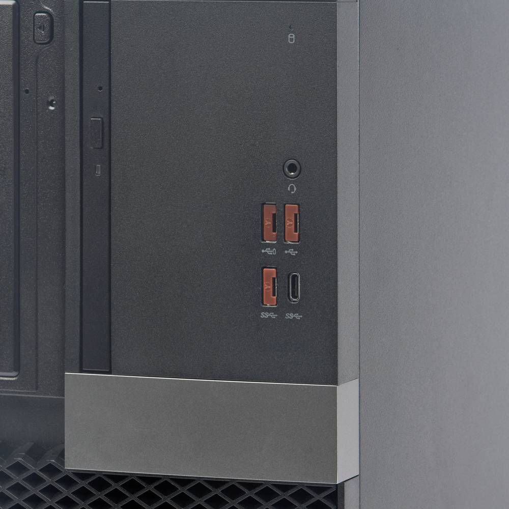 Zbliżenie obudowy komputera z wieloma portami USB i gniazdami audio. Powierzchnia jest ciemnoszara z lekkim metalicznym połyskiem.