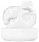 Białe bezprzewodowe słuchawki douszne w otwartym etui ładującym. Słuchawki mają ergonomiczny kształt i dopasowują się do ucha.