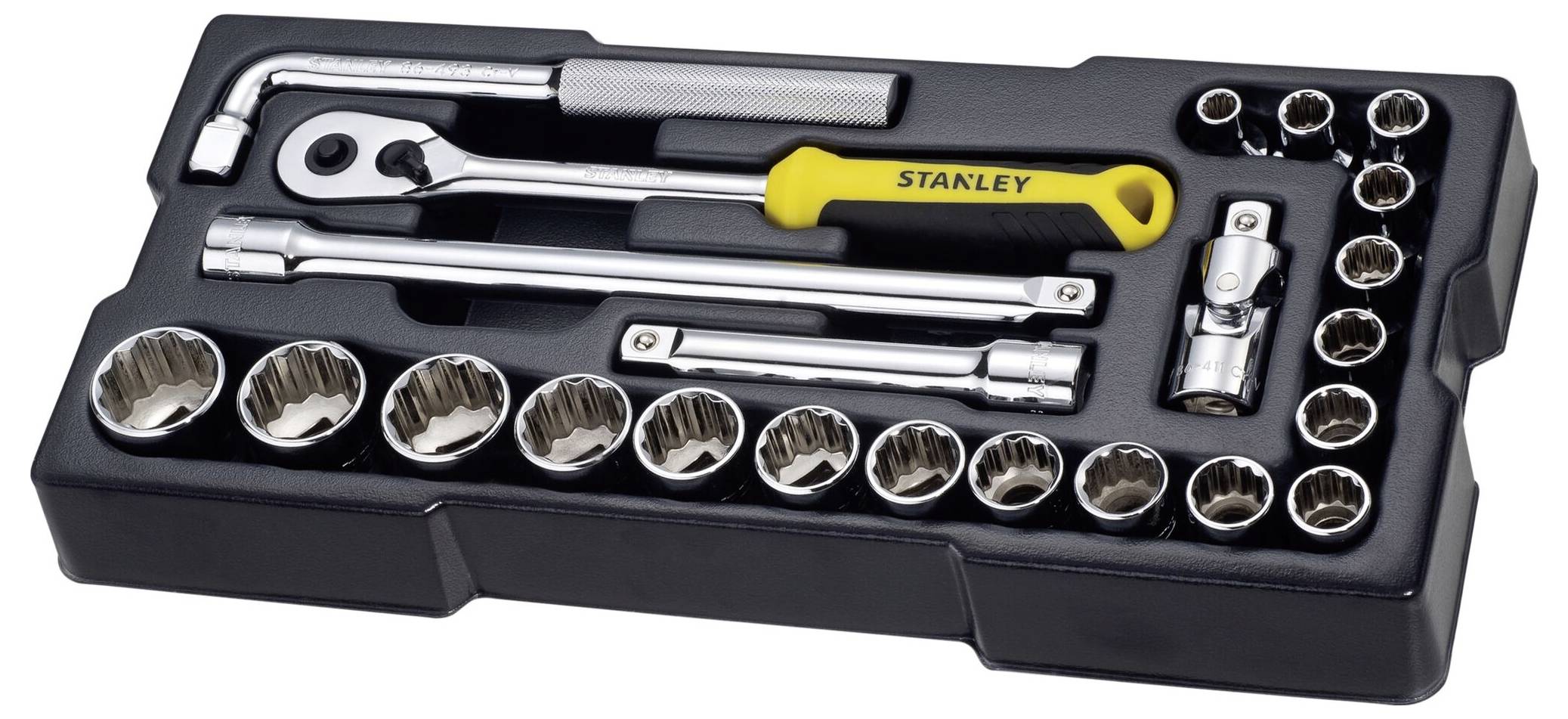 Zestaw kluczy nasadowych w plastikowej walizce z grzechotką, przedłużkami i różnymi nasadkami, marka 'Stanley'.