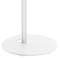 Biała, okrągła podstawa z pionowym metalowym prętem pośrodku.