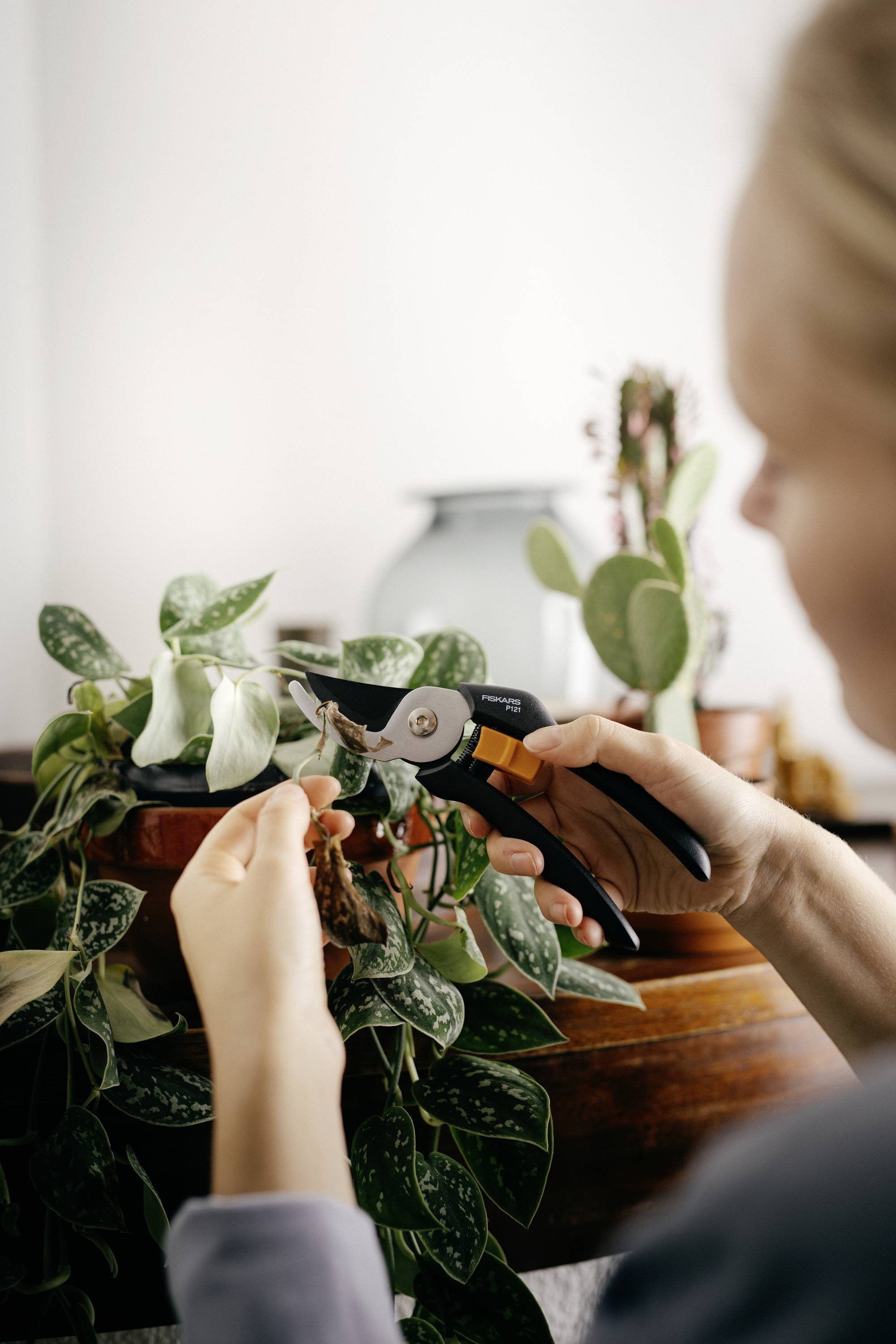 Садовий секатор Fiskars 1057160 Solid™ P121 192 мм