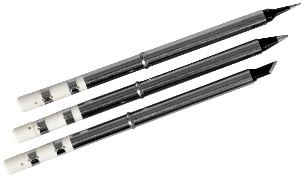 Trzy czarne, wymienne końcówki pisaków o różnych kształtach leżą obok siebie na białym tle.