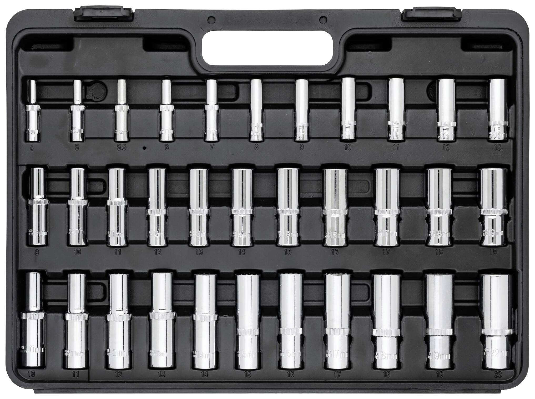 Zestaw narzędzi z różnymi nasadkami do kluczy w czarnej torbie transportowej. Są ułożone w schludnych rzędach.