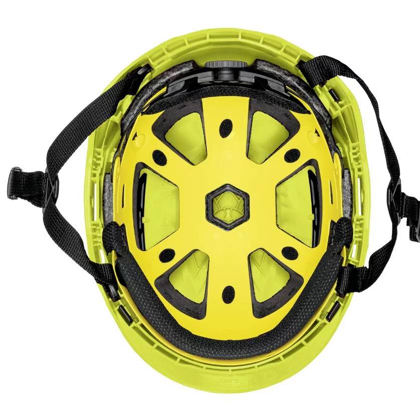 Żółty kask ochronny z czarnymi elementami, widziany z góry. Wytrzymały i zaprojektowany do celów bezpieczeństwa, idealny na place budowy.