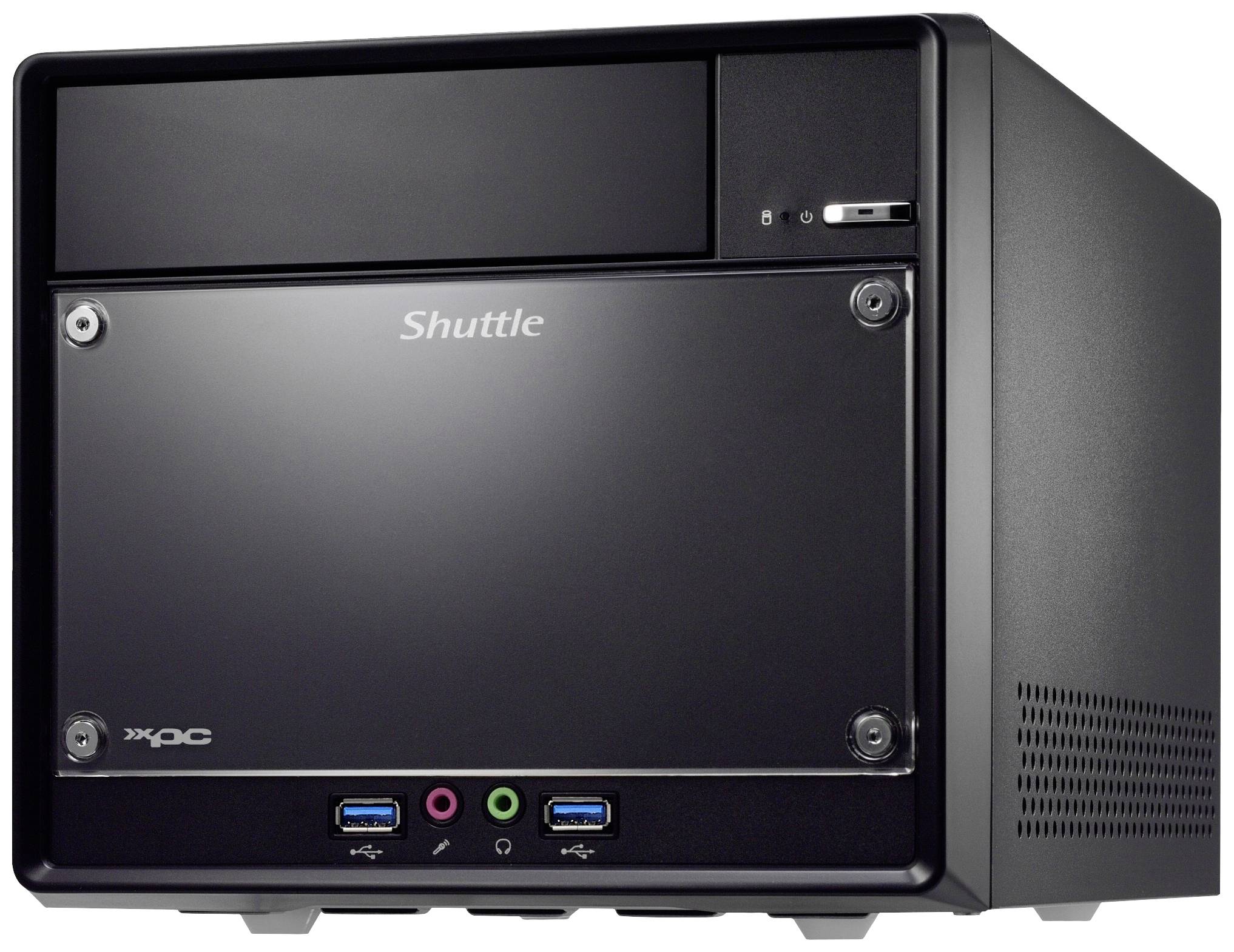 Czarny mini-komputer z napisem 'Shuttle' na przedniej ściance, z dwoma portami USB i gniazdami audio na dolnej krawędzi.