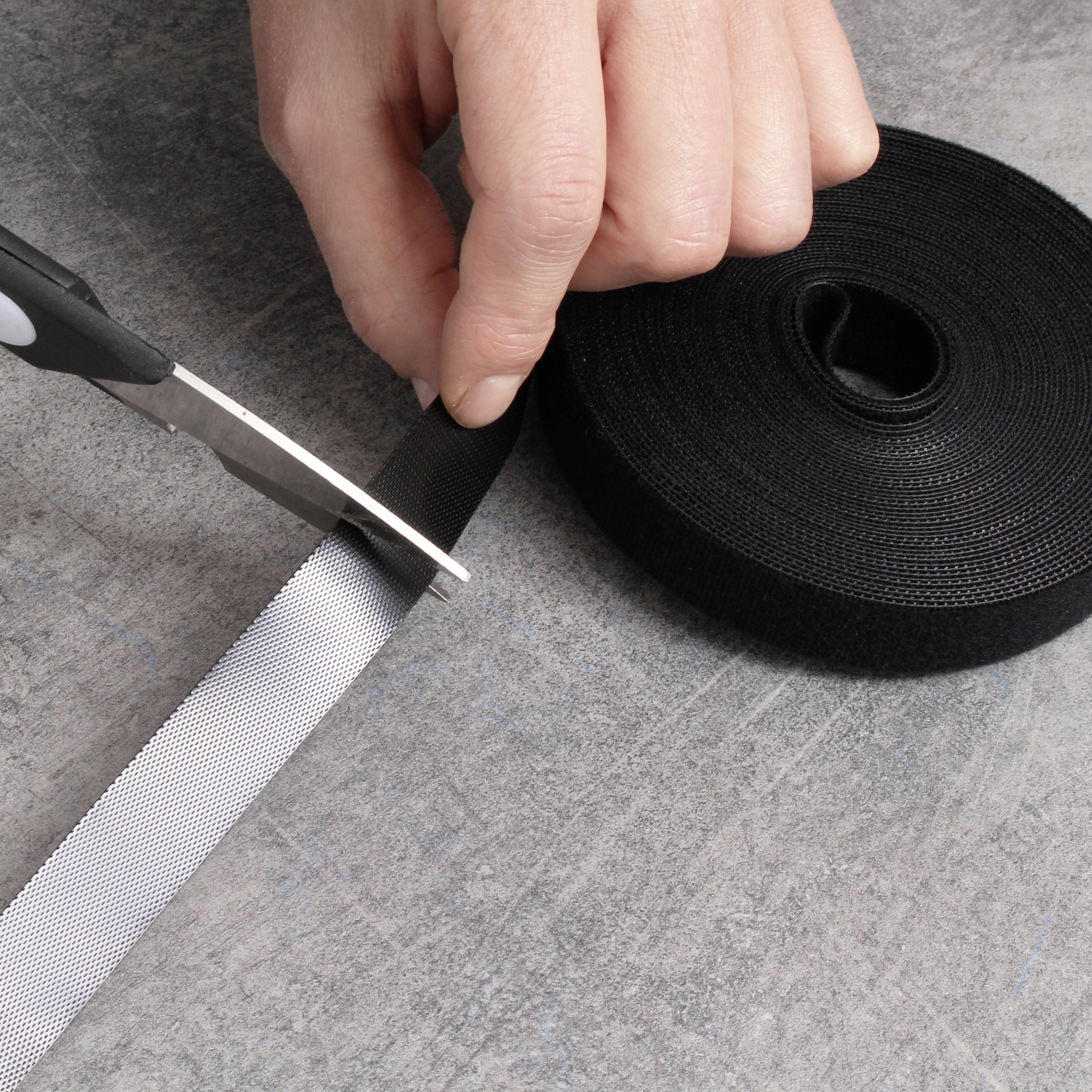 Стрічка-липучка Quadrios 23CA191 для зав'язування елементів з петлями та гачками (Д x Ш) 10 м x 20 мм чорна 10 м