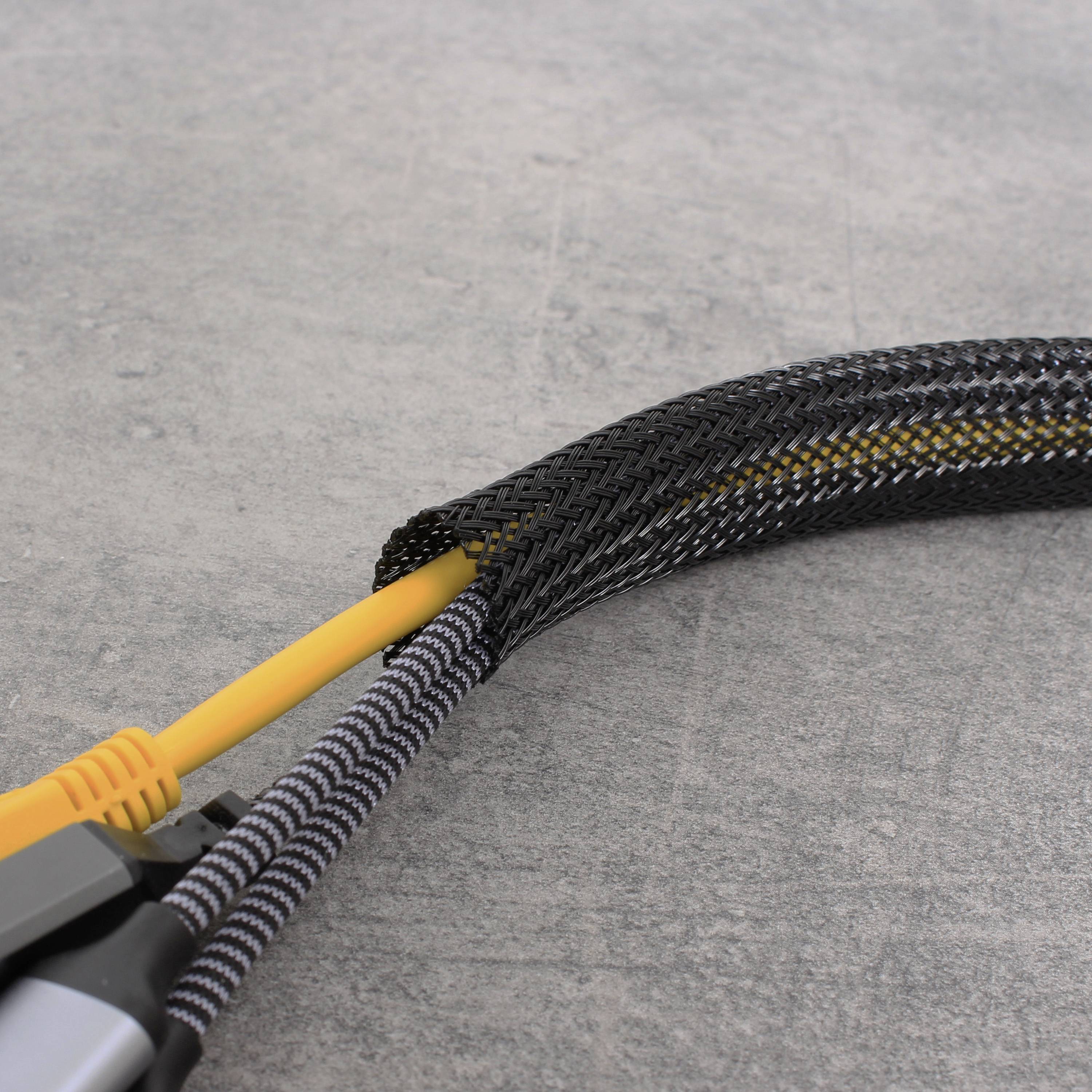 Żółty kabel i kabel owinięty czarno-szarą osłoną leżą na szarym tle.