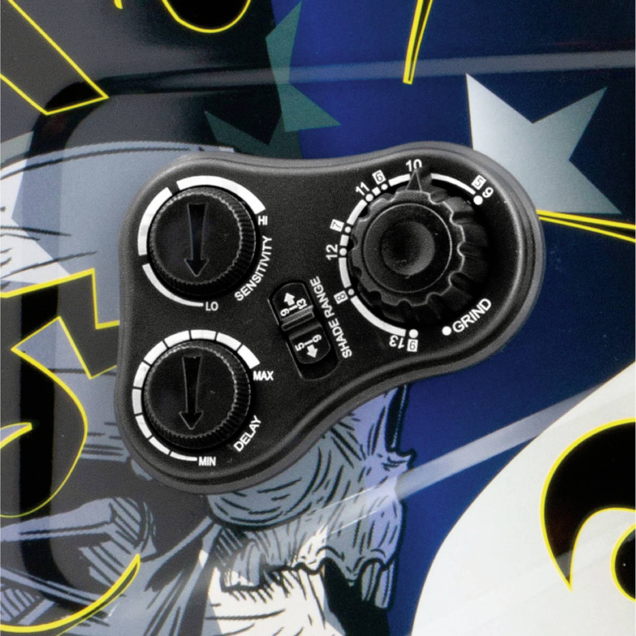 Panel 'Grind' z regulatorami głośności i opóźnienia na tle graficznie zaprojektowanym.