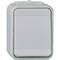Biały, prostokątny włącznik światła do montażu ściennego, typowy design do wnętrz, bez widocznych oznaczeń.