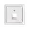 Biała sieciowa wtyczka ścienna z kwadratową ramką i centralnym wejściem, stosowana w biurach i pomieszczeniach mieszkalnych.