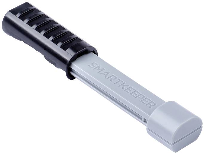 Blokada portu USB marki Smartkeeper, w kolorze czarno-srebrnym, zabezpieczająca przed nieuprawnionym dostępem do portów USB.