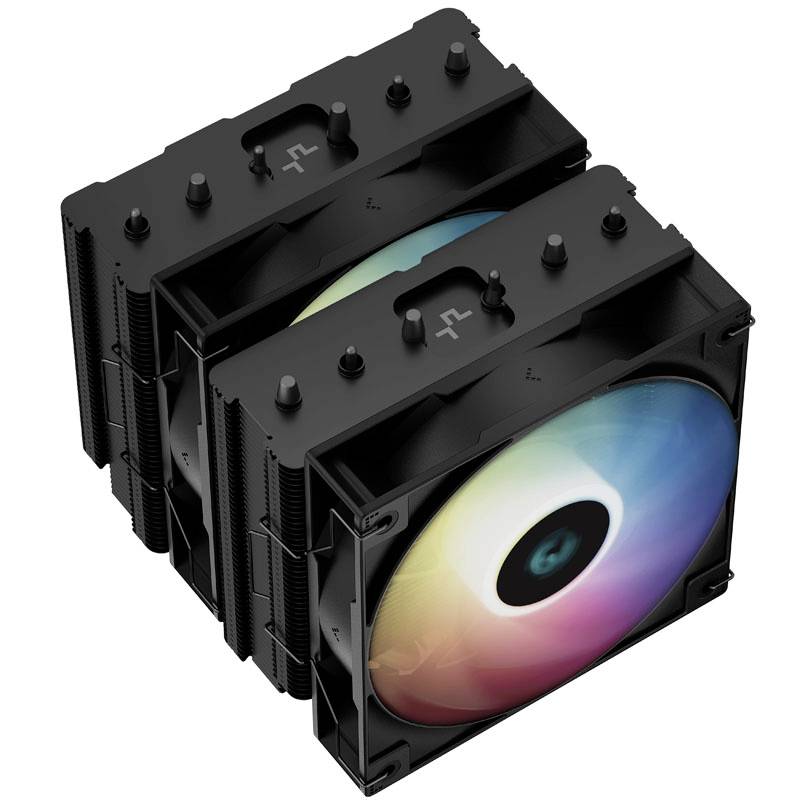 System chłodzenia procesora z dwoma czarnymi wentylatorami. Przedni wentylator świeci się w kolorach tęczy, widoczne są żeberka chłodzące i elementy mocujące.