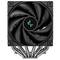 Czarny wentylator procesora z dziewięcioma łopatkami wirnika, zamontowany na metalowych żeberках chłodzących. Logo marki wyśrodkowane na niebiesko z przodu.