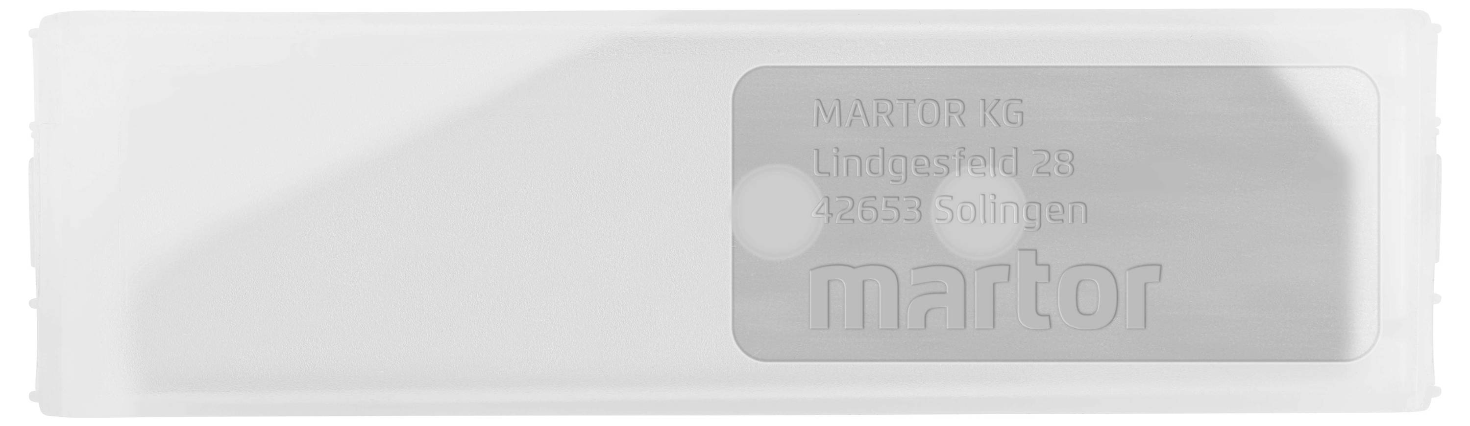 Na przezroczystej plastikowej opakowaniu z widocznym metalowym ostrzem widnieje napis: 'Martor KG Lindgesfeld 28 42653 Solingen'.
