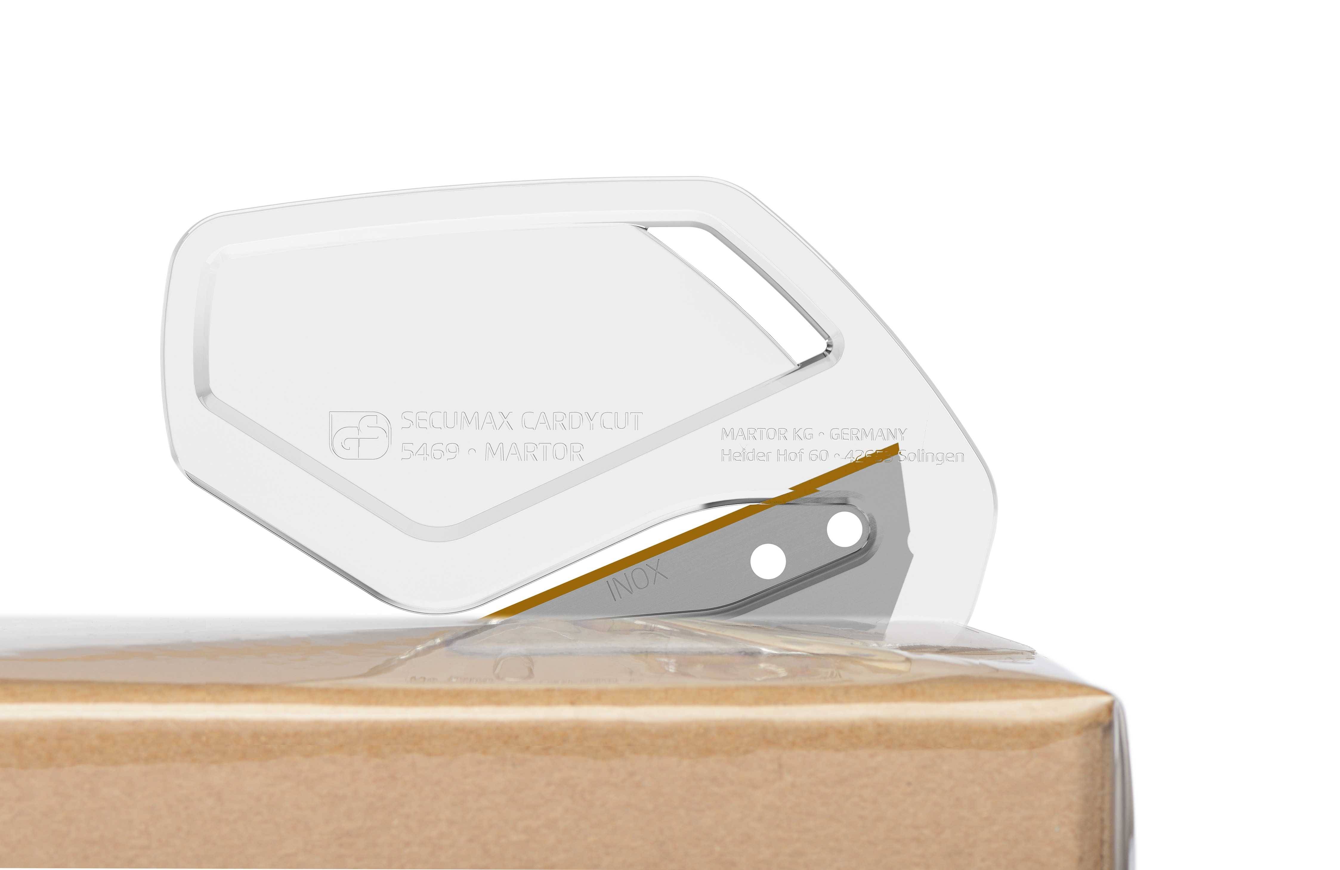 Przezroczysty nóż do opakowań przecina taśmę klejącą kartonu.