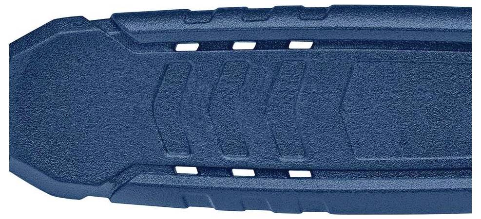 Zbliżenie niebieskiej, strukturalnej części plastikowej z geometrycznymi wzorami i wgłębieniami.