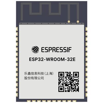 Ilustracja modułu ESP32-WROOM-32E firmy Espressif Systems. Przedstawia logo, nazwę modelu oraz kod QR.