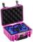 Różowa walizka ochronna z czarną wkładką piankową i niebieskimi przegródkami, odpowiednia do bezpiecznego transportu delikatnych urządzeń.