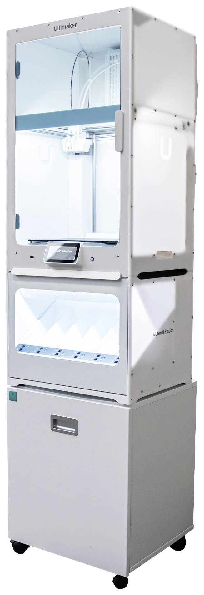 Duży, biały drukarka 3D z zamkniętą obudową na kółkach. Posiada przezroczyste drzwiczki i elementy sterujące z przodu.