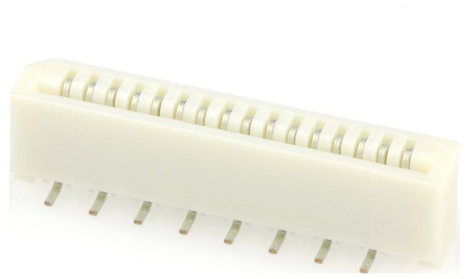 Biały elektroniczny złącze z wieloma stykami gotowe do podłączenia do płytki obwodu.