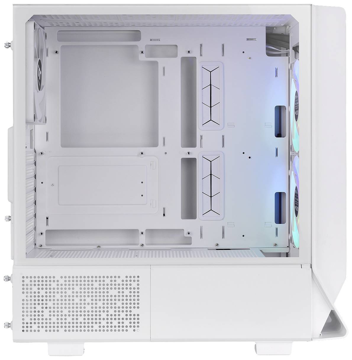 Pusta, biała obudowa komputera prezentuje wnętrze z podświetlanymi na RGB wentylatorami po bokach.