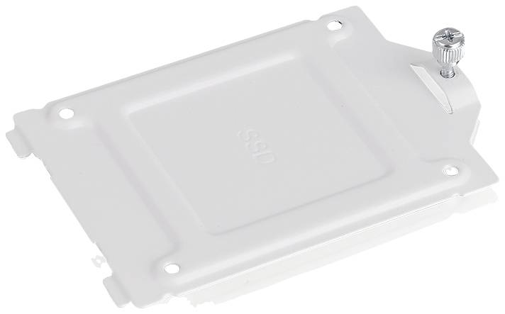 Biała podstawka SSD z metalowym guzkiem w górnym rogu, przeznaczona do montażu w obudowie komputera.