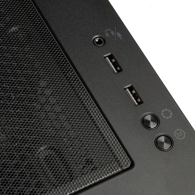 Zbliżenie obudowy komputera z dwoma gniazdami USB, przyciskiem zasilania oraz kratką wentylacyjną.