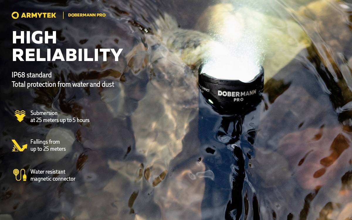 'Latarka w wodzie; Armytek Dobermann Pro. Niezawodna: IP68, do 15 godzin pod wodą na głębokości 25 metrów, wytrzymała na upadki z wysokości do 25 metrów.'
