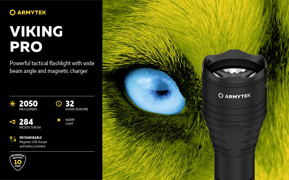 Latarka 'ARMYTEK VIKING PRO', 2050 lumenów, zasięg 284 metry, czas pracy 32 godziny. Przedstawiona obok oka zwierzęcia.