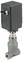 Przemysłowy zawór z prostokątną, ciemną obudową i metalowymi przyłączami. Przeznaczony głównie do zautomatyzowanych systemów sterowania.