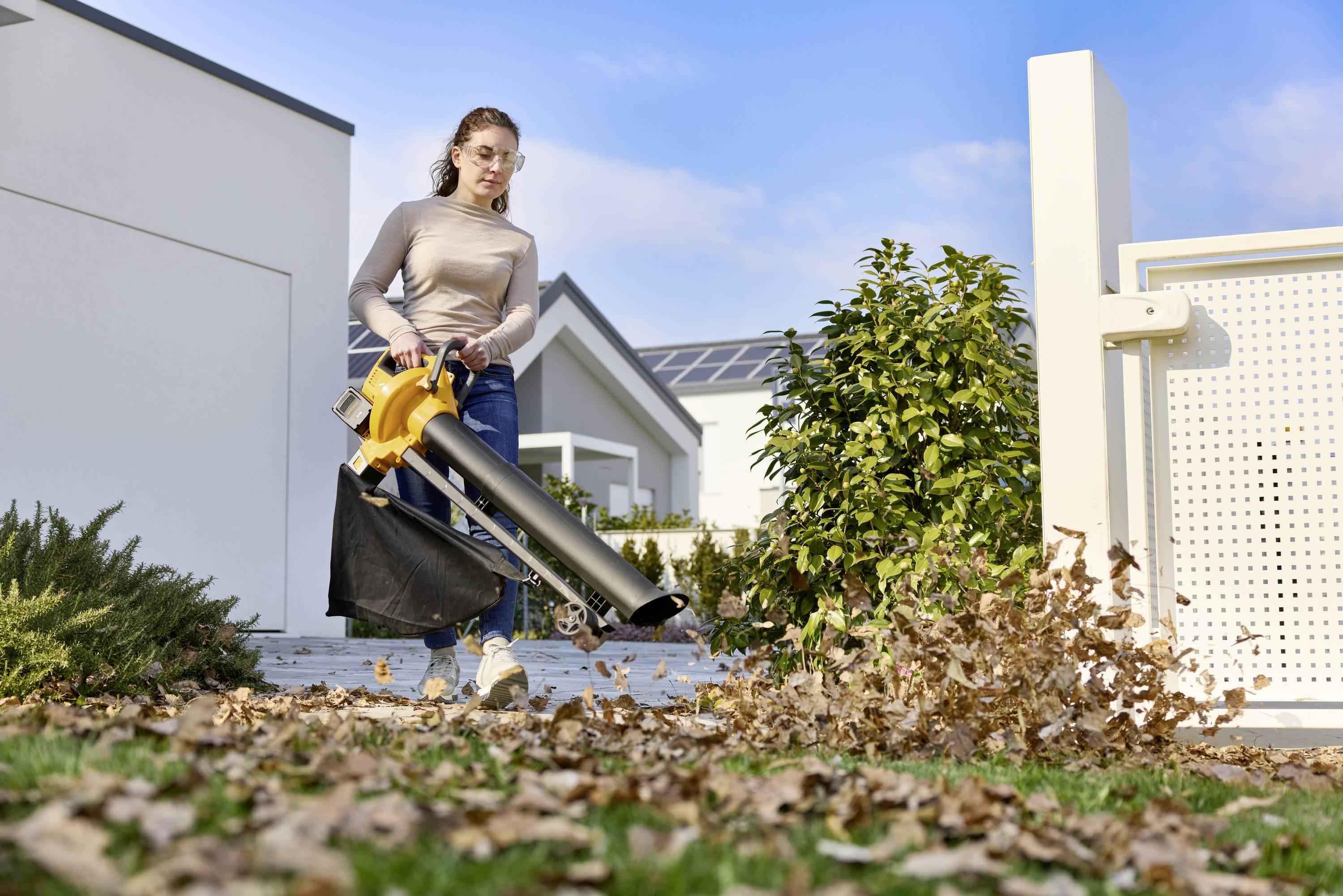 STIGA 271504198/ST1 VS 100e Бездротовий пилосос для листя, повітродувка з акумулятором, зарядний пристрій