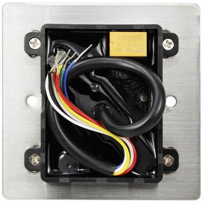 Otwarte elektryczne pole przyłączeniowe na ścianie z wieloma kolorowymi przewodami i małym żółtym elementem zamontowanym na metalowej płycie.