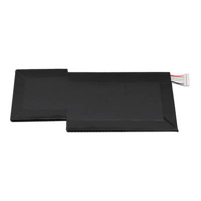 Prostokątna, czarna bateria do laptopa z przewodem przyłączeniowym po prawej stronie.