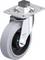 Przemysłowa rolka obrotowa z szarym kołem i srebrnym systemem mocowania, obracająca się o 360 stopni, przeznaczona do wózków transportowych lub maszyn.