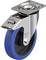 Rolka obrotowa z niebieską gumową bieżnią i płytką montażową. Odpowiednia do stosowania w meblach lub wózkach transportowych.