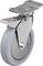 Metalowa rolka obrotowa z hamulcem i szarym kółkiem, stosowana w ruchomych urządzeniach lub meblach.