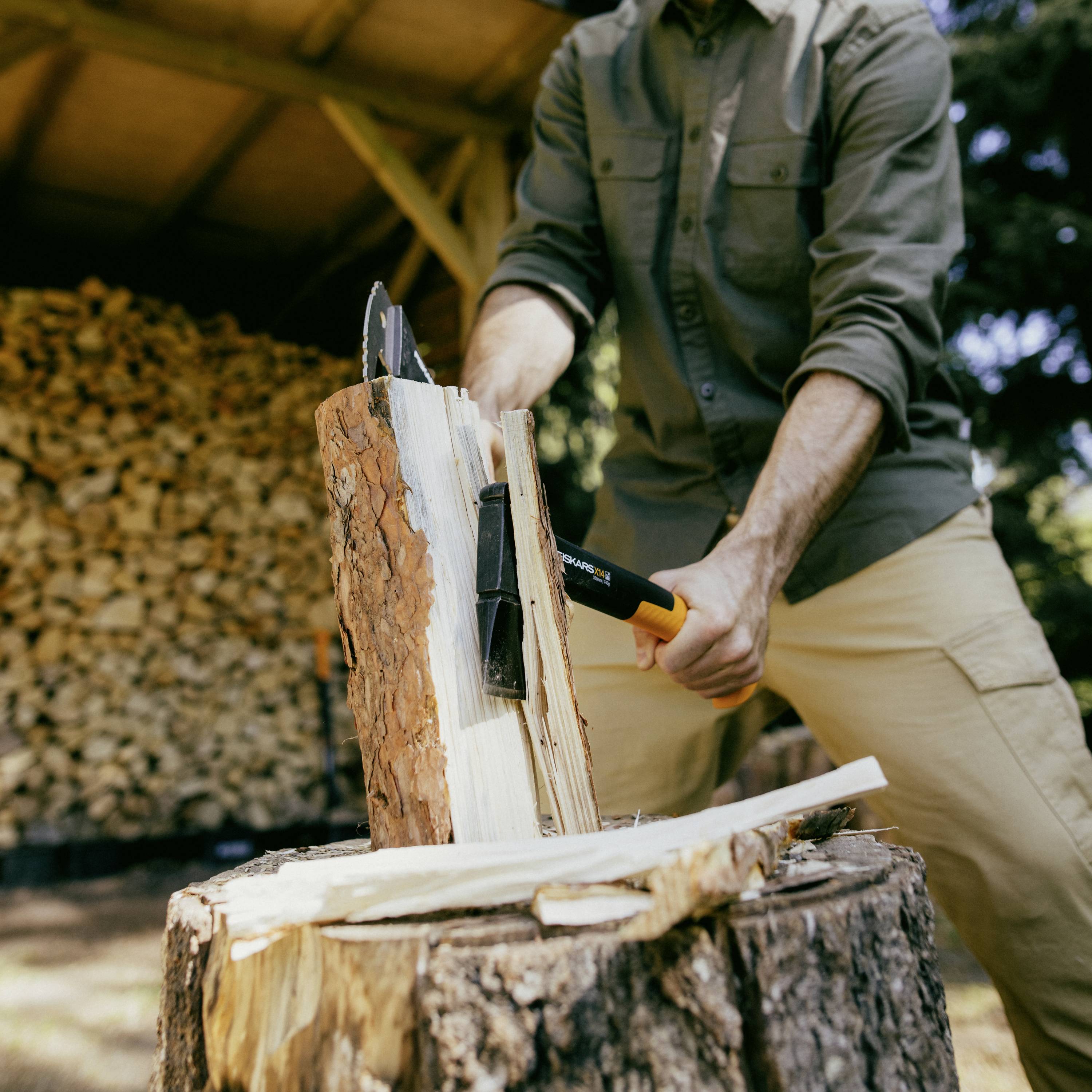 Сокира Fiskars 1069102 355 мм 750 г Вага головки 529 г