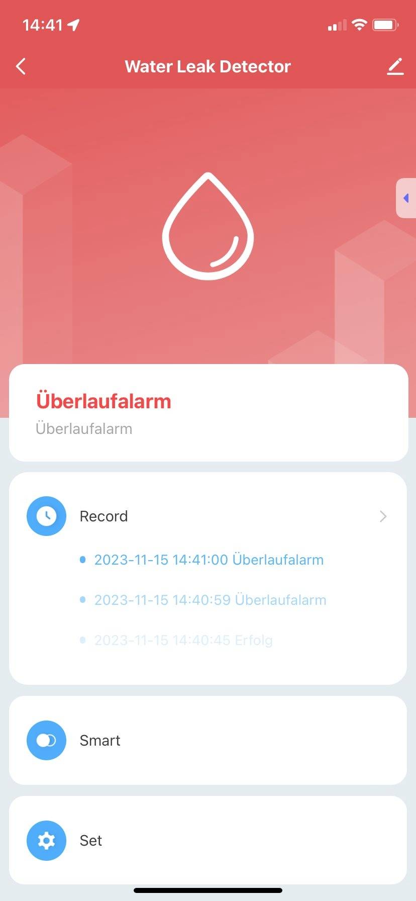 Zrzut ekranu interfejsu aplikacji: Detektor wycieku wody zgłasza alarm przepełnienia dnia 15.11.2023 o godzinie 14:41. Opcje: Nagrywanie, Inteligentny, Ustawienia.