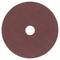 Okrągły, brązowy papier ścierny z otworem pośrodku, używany do wygładzania powierzchni podczas prac rzemieślniczych.