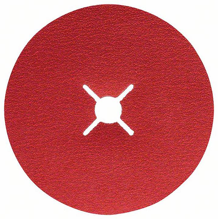 Czerwony papier ścierny z okrągłym wycięciem pośrodku, używany do obróbki powierzchni.