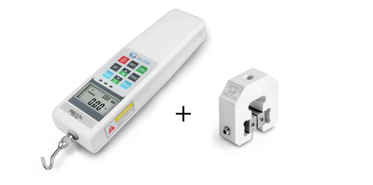 Biały dynamometr z cyfrowym wyświetlaczem i przyciskami poniżej. Obok znajduje się odpowiedni adapter z hakiem do pomiarów siły.