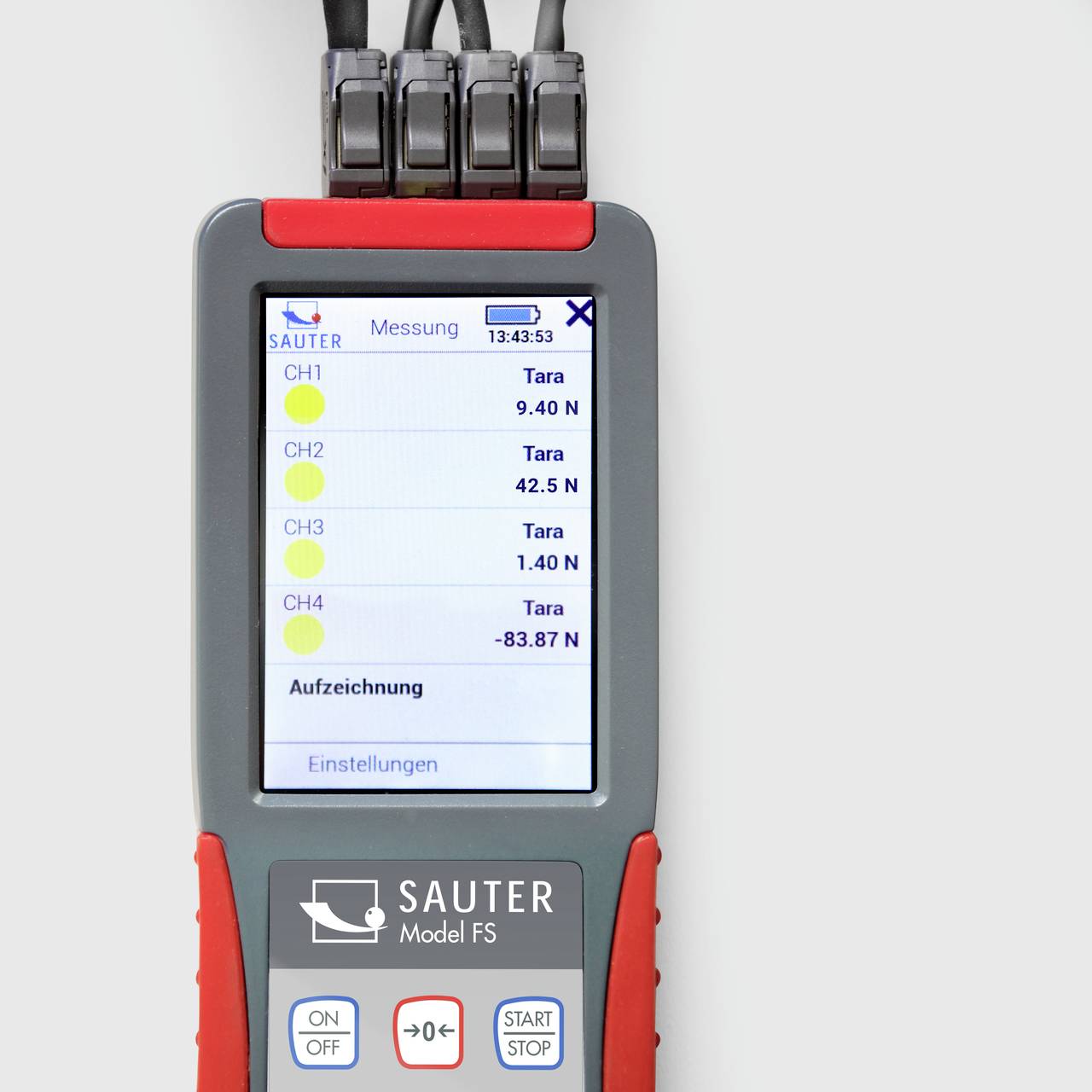 Cyfrowy przyrząd pomiarowy wyświetla na ekranie cztery kanały z różnymi wartościami tary i pomiarowymi w niutonach. Dostępne są opcje ustawień.