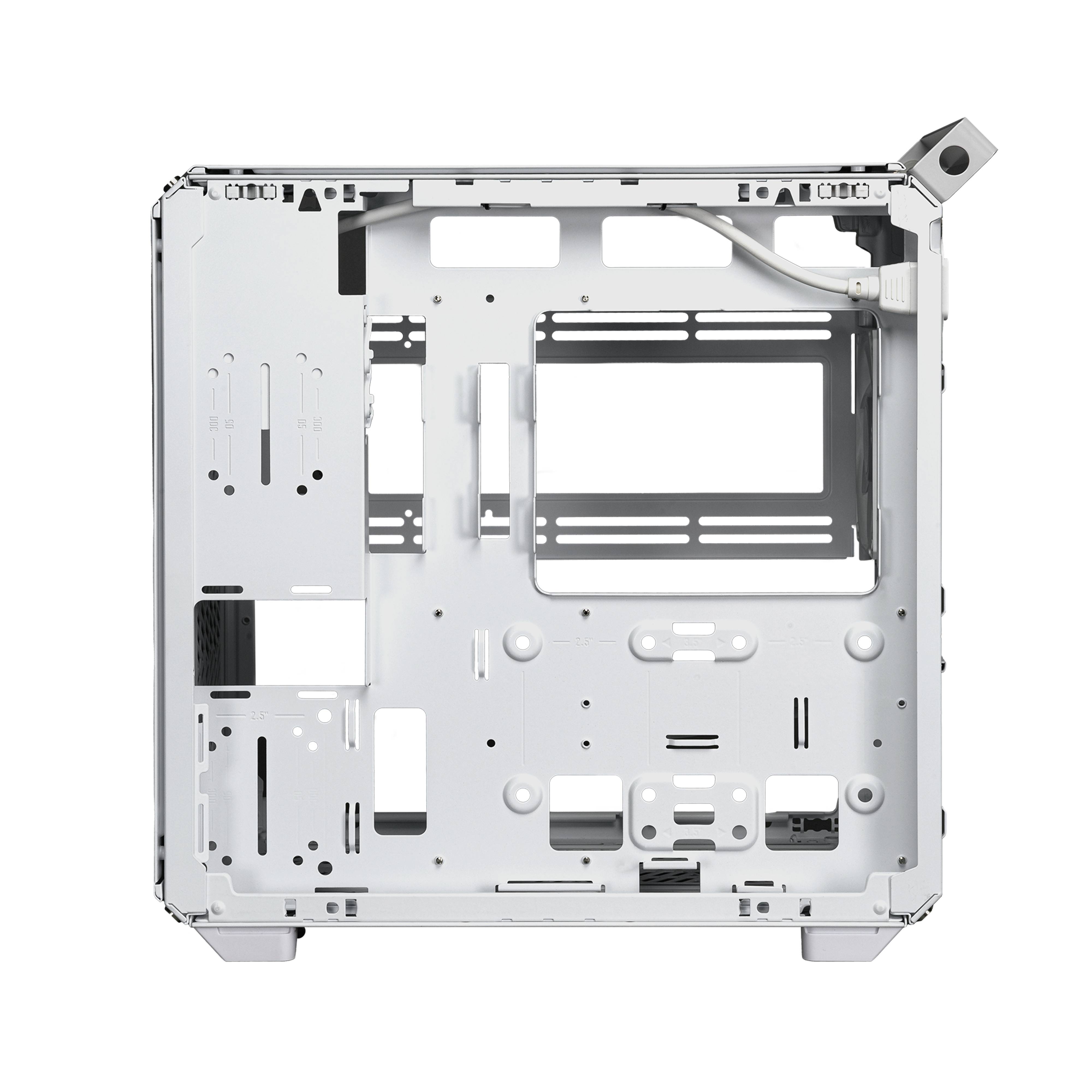 Białe, puste obudowa komputerowa z otwartą boczną ścianką, ukazująca miejsca na komponenty oraz możliwości zarządzania kablami.