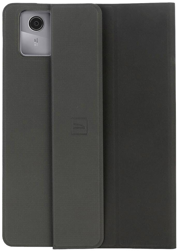 Czarne etui na tablet z pokrywką jest otwarte do połowy i ukazuje wycięcie na aparat z tyłu obudowy.