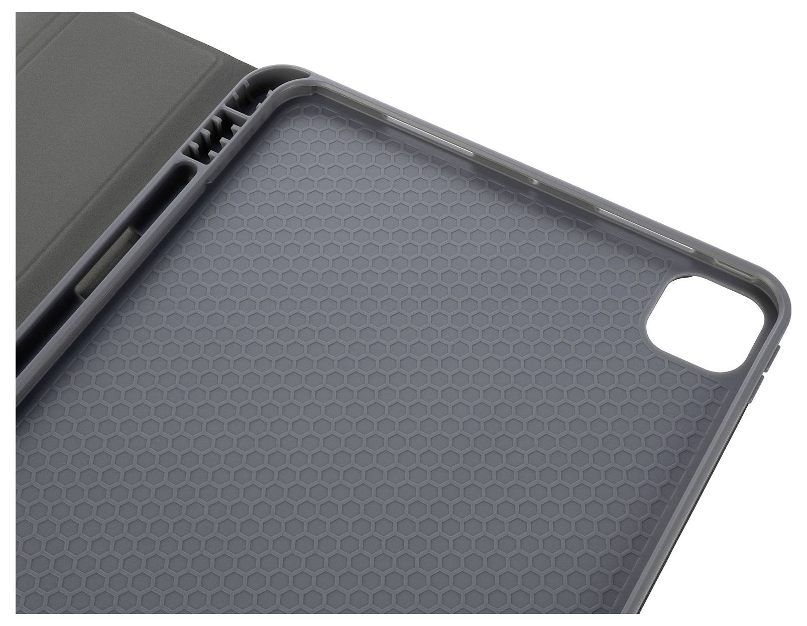 Zbliżenie na wnętrze ciemnoszarego etui do telefonu z heksagonalną teksturą i wycinką na kamerę, częściowo oparte na pasującym etui lub pudełku.