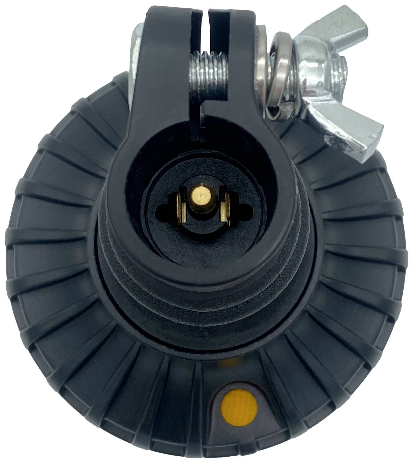 Zbliżenie okrągłej, czarnej części z tworzywa sztucznego z metalowym zaciskiem i trzema widocznymi punktami styku pośrodku.