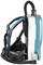 Bezprzewodowy odkurzacz plecakowy w kolorze niebieskim i białym, z ergonomicznymi paskami i przyłączem węża u góry.