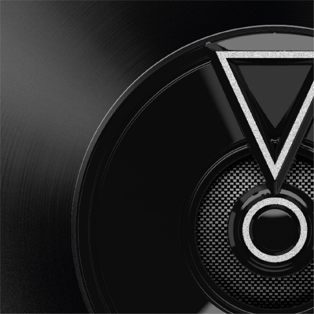 Czarny, okrągły głośnik z trójkątnym srebrnym logo pośrodku. Projekt jest nowoczesny i minimalistyczny.