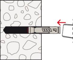 Narzędzie zostaje wprowadzone na nakrapianą powierzchnię, przy czym strzałka wskazuje w prawo, sugerując ruch lub proces wstawiania.