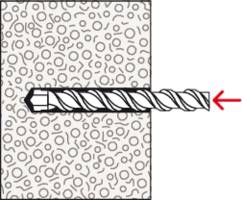 Wiertło wchodzi od prawej strony w prostokątny blok z wzorem, czerwona strzałka wskazuje kierunek.